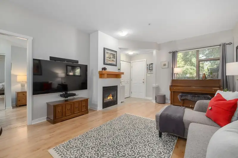 132 600 PARK CRESCENT - photo 3 of 27