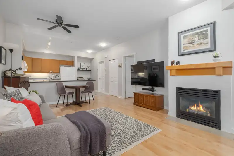 132 600 PARK CRESCENT - photo 4 of 27