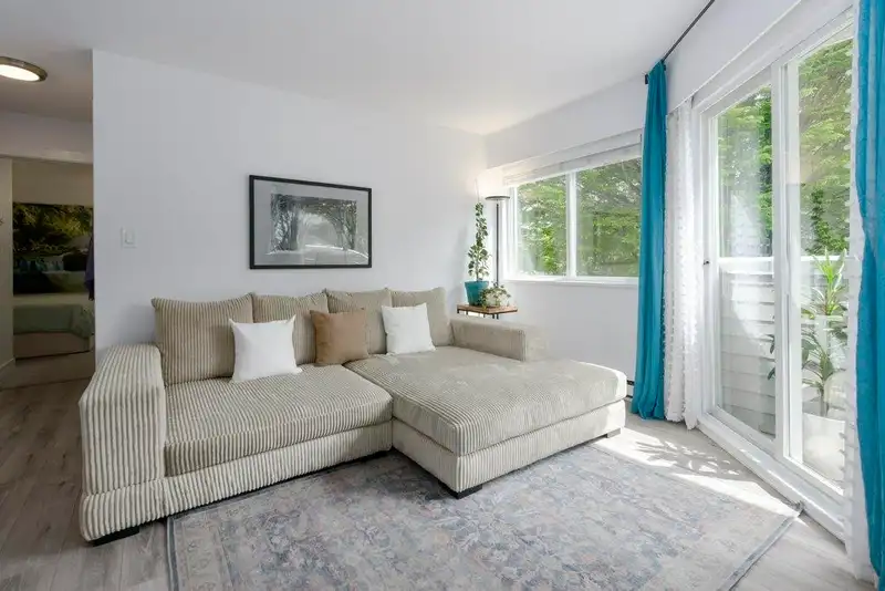 301 29 NANAIMO STREET - photo 2 of 31