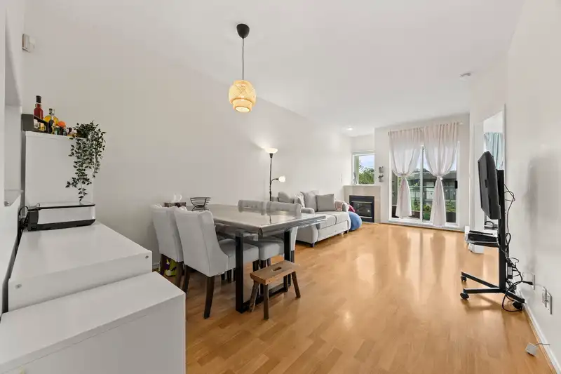 104 177 W 5TH STREET - photo 2 of 23