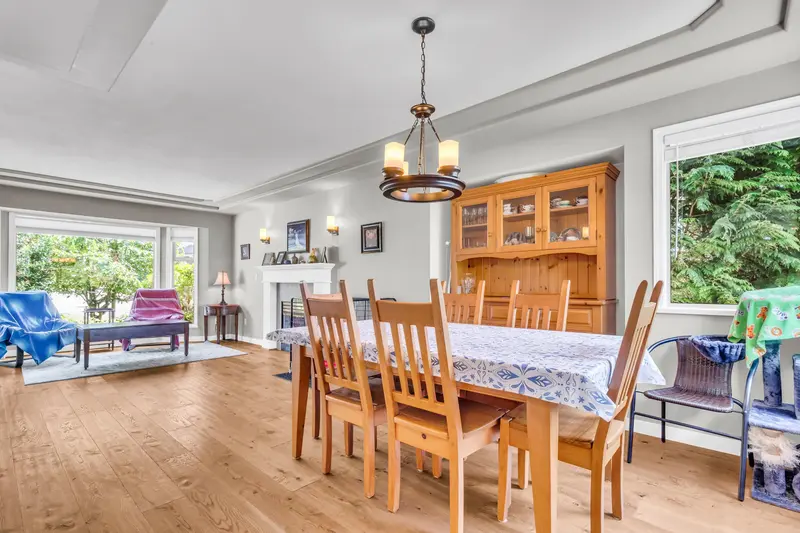 23547 108 AVENUE - photo 3 of 25