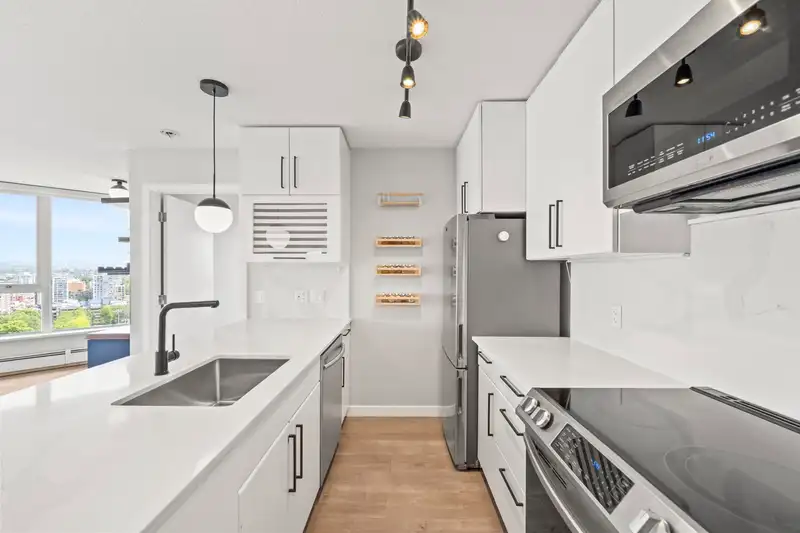 2202 689 ABBOTT STREET - photo 2 of 40