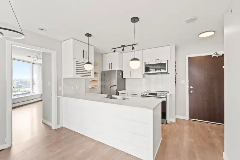 2202 689 ABBOTT STREET - photo 3 of 40