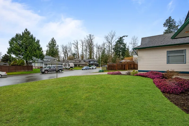 18775 59 AVENUE - photo 4 of 25