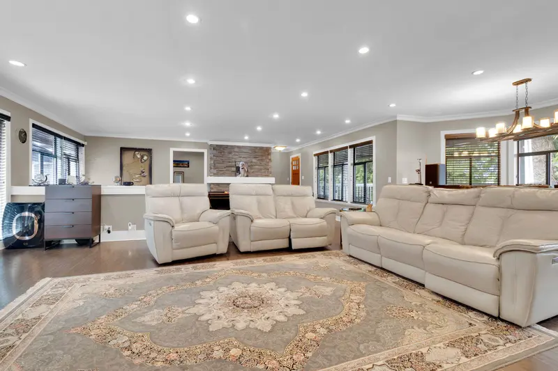 3054 DAYBREAK AVENUE - photo 2 of 25