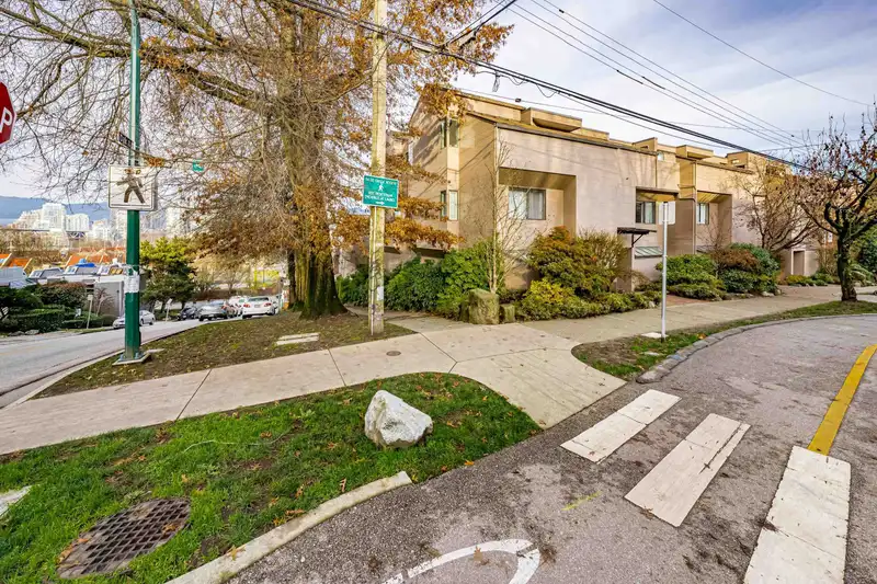 107 995 W 7TH AVENUE - photo 3 of 40