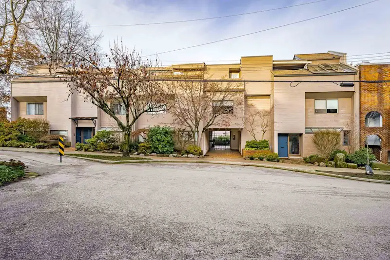107 995 W 7TH AVENUE - photo 4 of 40