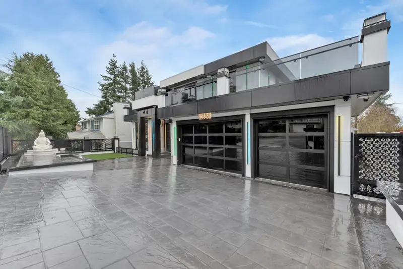 15460 SEMIAHMOO AVENUE - photo 2 of 25