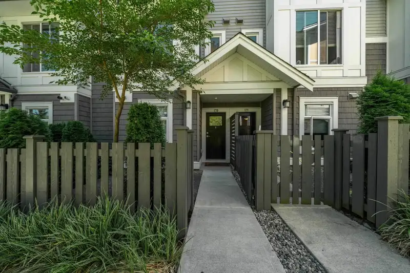170 9718 161A STREET - photo 2 of 30