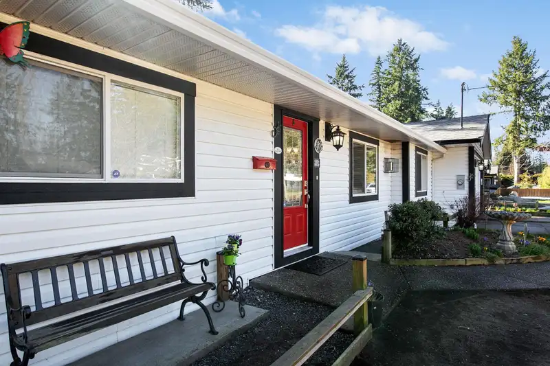 20770 39 AVENUE - photo 3 of 40