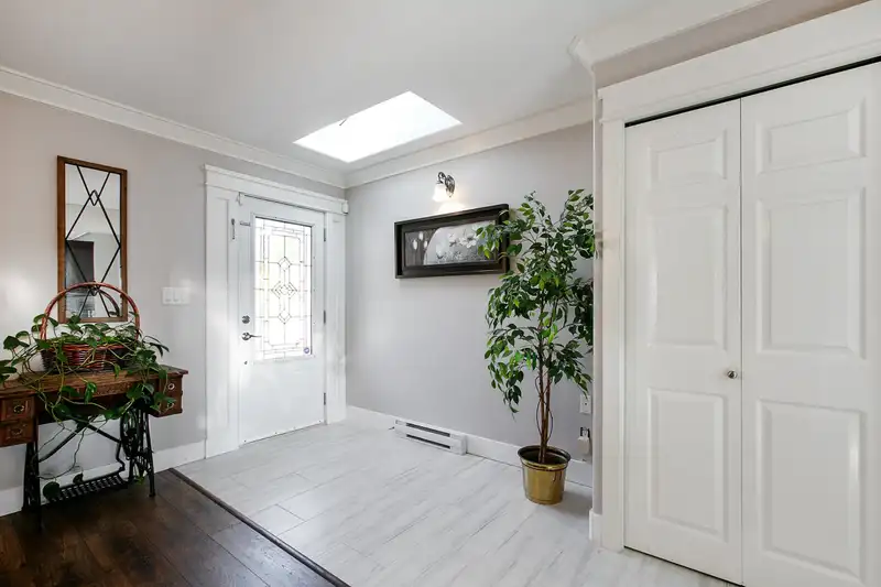 20770 39 AVENUE - photo 4 of 40