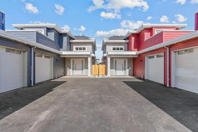 2 8817 SAUNDERS ROAD - photo 2 of 35