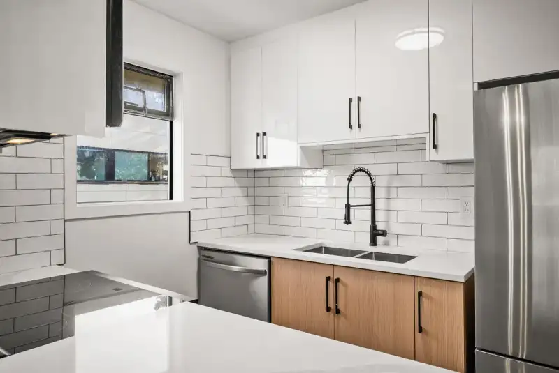 306 1526 GEORGE STREET - photo 1 of 39