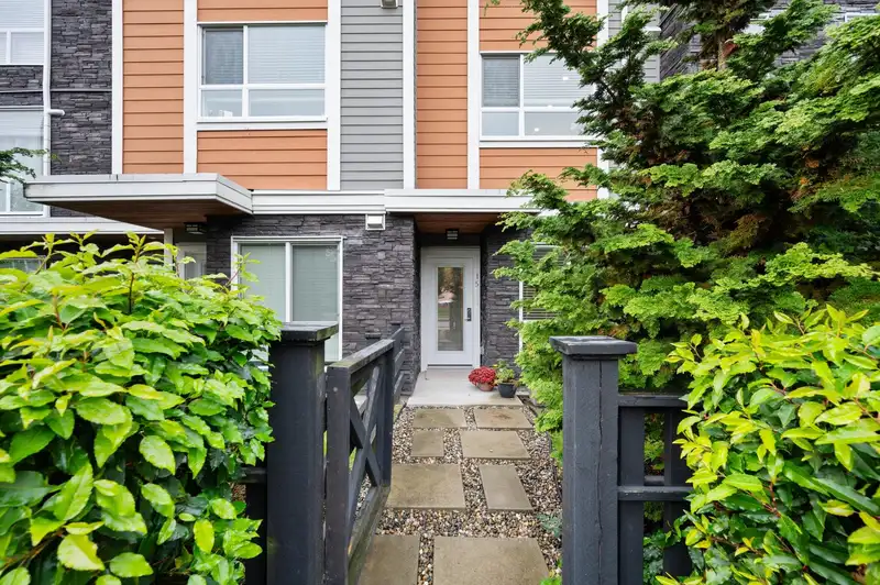 15 20857 77A AVENUE - photo 1 of 21