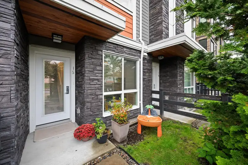 15 20857 77A AVENUE - photo 3 of 21
