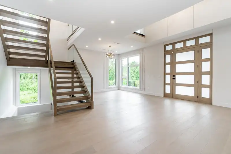 10168 161 STREET - photo 3 of 32