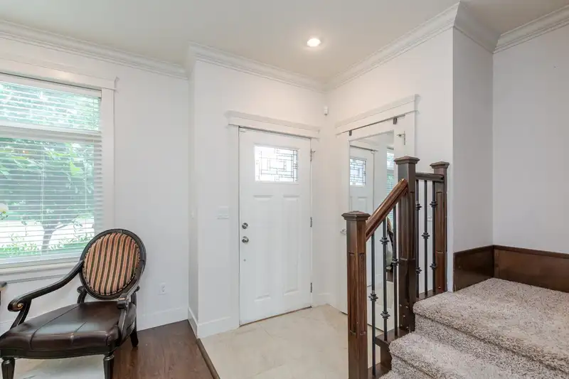 21081 80 AVENUE - photo 4 of 40