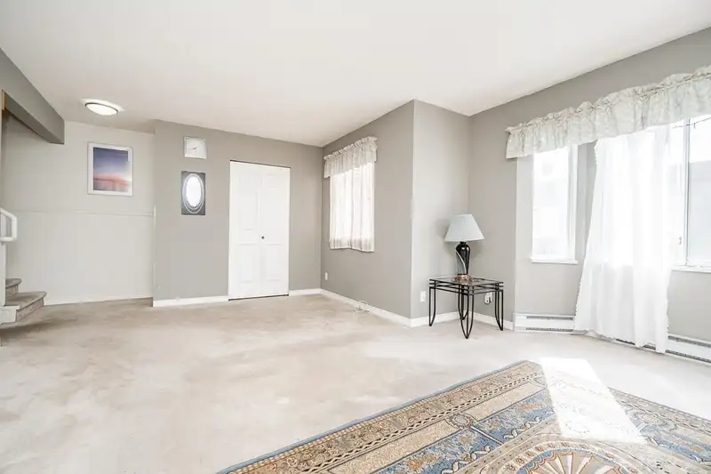 B 6984 LINDEN AVENUE - photo 4 of 27