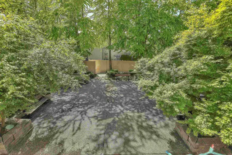207 6385 121 STREET - photo 4 of 37