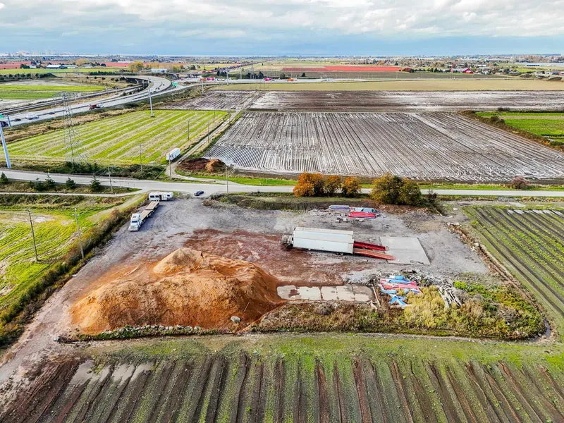 3240 64 STREET - photo 2 of 6