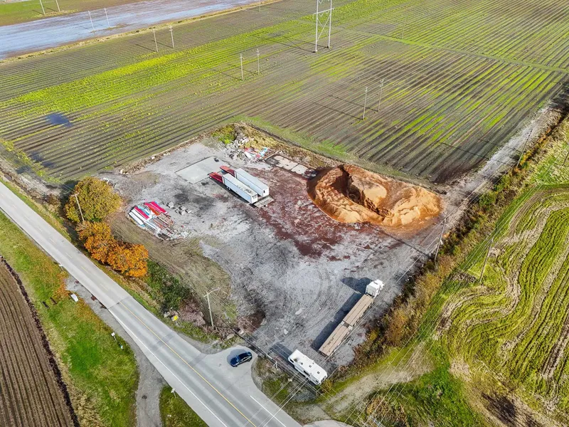 3240 64 STREET - photo 3 of 6