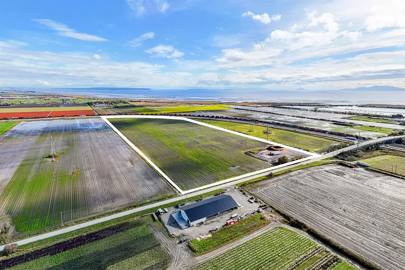 3240 64 STREET - photo 4 of 6