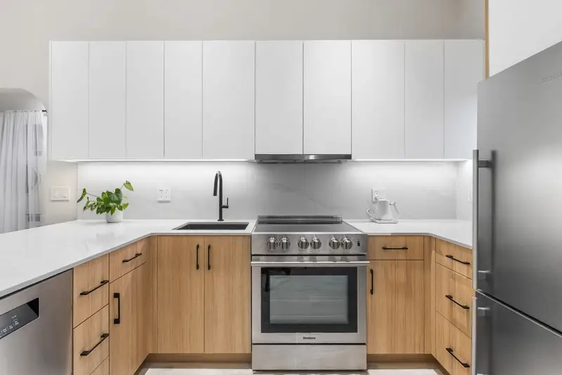 408 1363 CLYDE AVENUE - photo 3 of 19