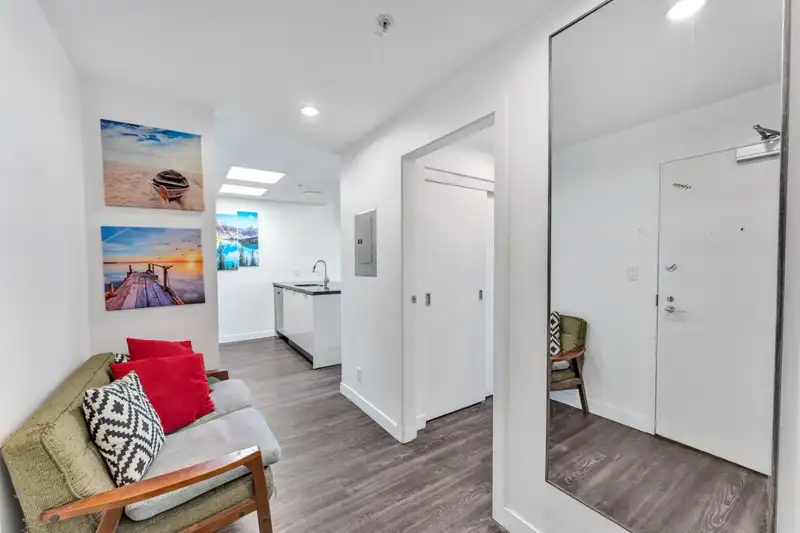 3304 128 W CORDOVA STREET - photo 3 of 40