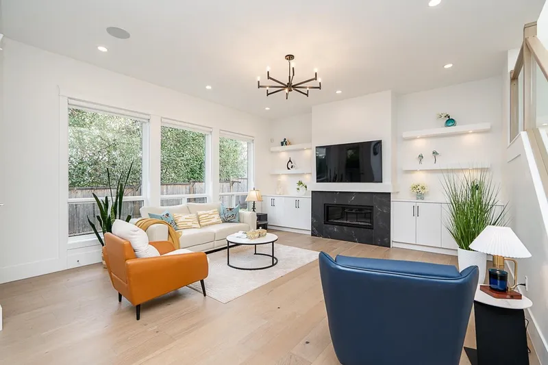 878 163A STREET - photo 4 of 25