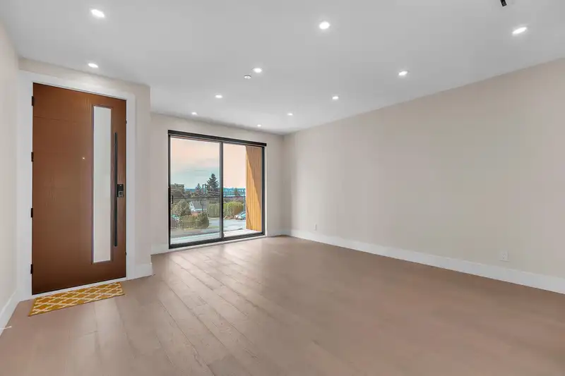 504 E 5TH STREET - photo 4 of 29