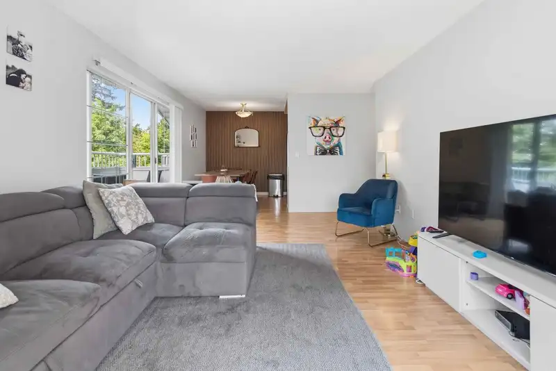 301 707 8TH STREET - photo 4 of 35
