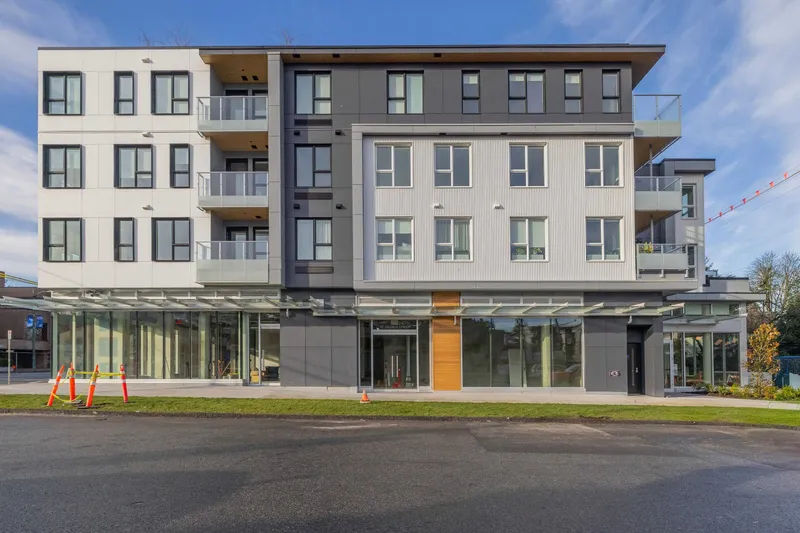 520 2471 ST GEORGE STREET - photo 1 of 25