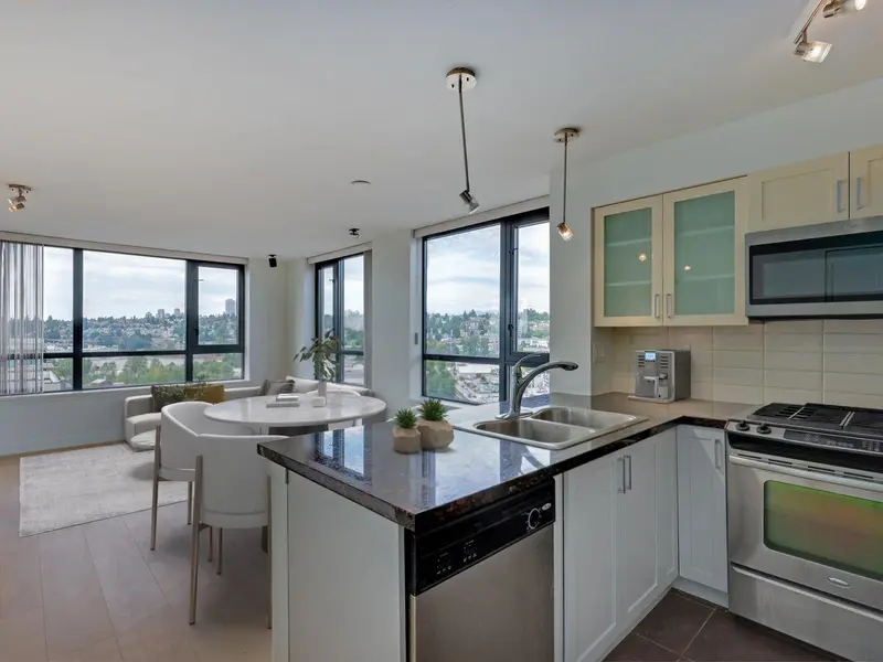 1607 1 RENAISSANCE SQUARE - photo 3 of 25