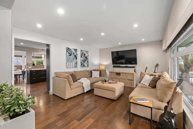 4902 VENABLES STREET - photo 4 of 25