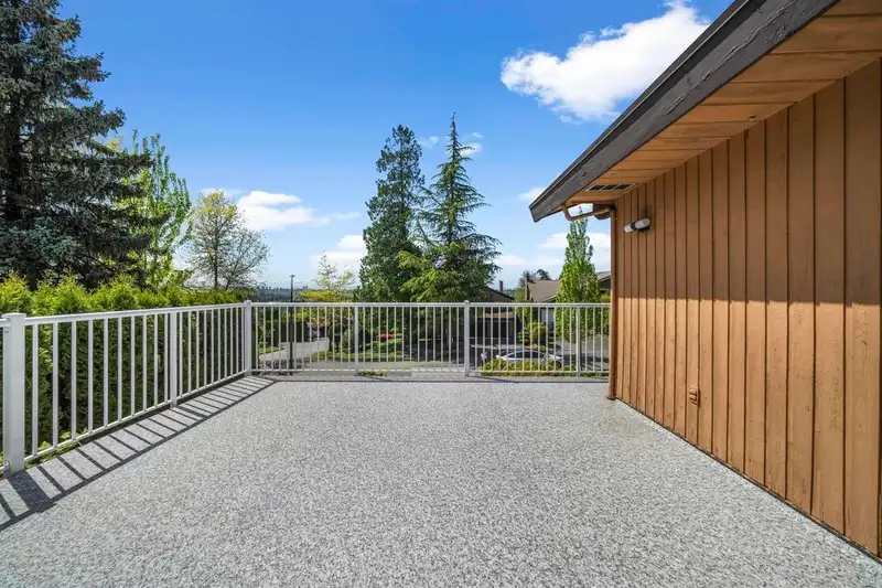1060 AYSHIRE DRIVE - photo 4 of 24
