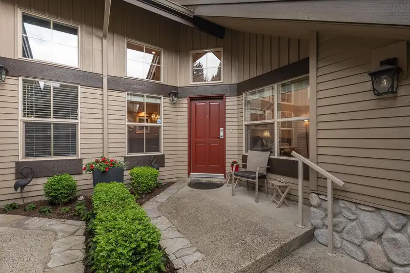 65 1550 LARKHALL CRESCENT - photo 4 of 38