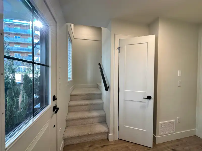 12 20189 84 AVENUE - photo 2 of 33