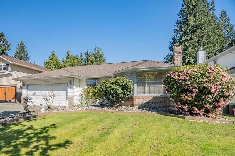 15719 91A AVENUE - photo 2 of 25