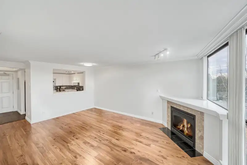 606 10899 UNIVERSITY DRIVE - photo 2 of 25