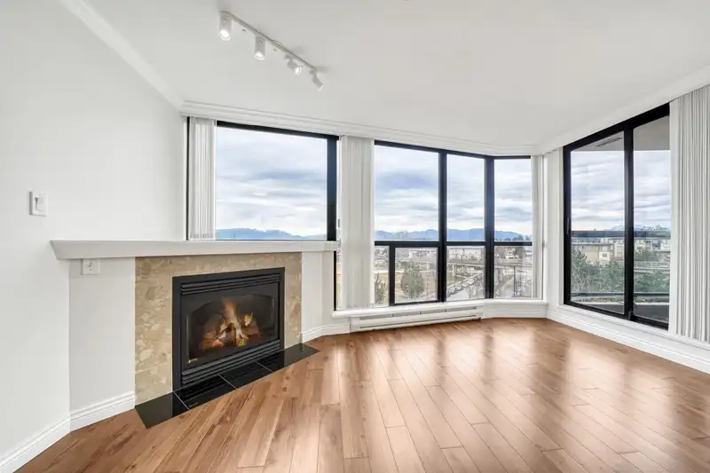 606 10899 UNIVERSITY DRIVE - photo 4 of 25