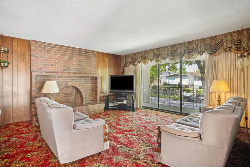 5412 RHODES STREET - photo 2 of 40