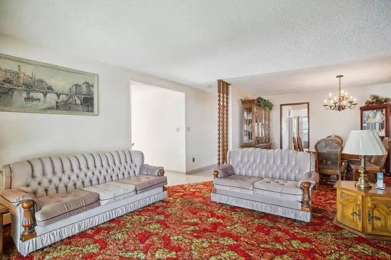 5412 RHODES STREET - photo 4 of 40
