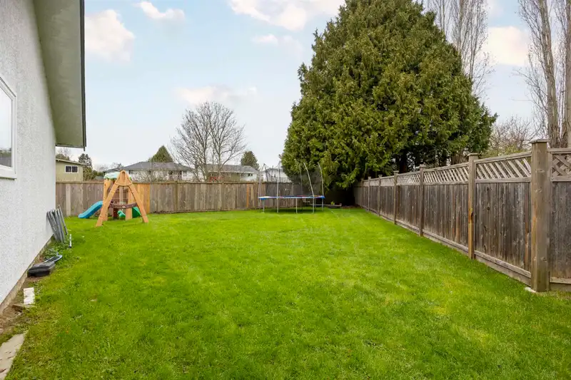 9291 RYAN CRESCENT - photo 3 of 23