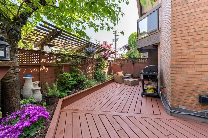 102 1055 W 13TH AVENUE - photo 2 of 30