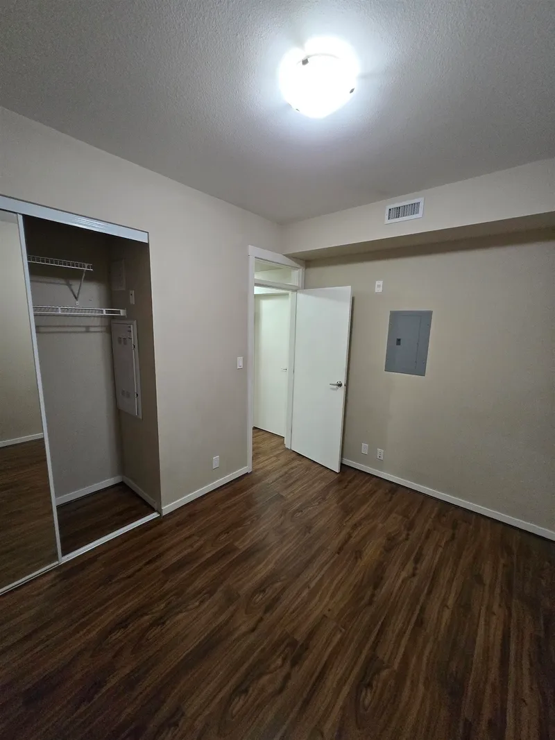 385 4133 STOLBERG STREET - photo 4 of 12