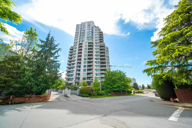 405 13880 101 AVENUE - photo 1 of 15