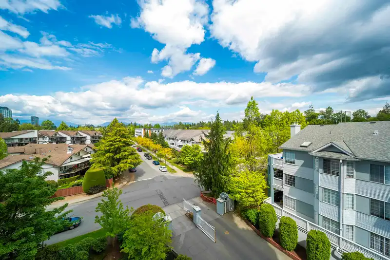 405 13880 101 AVENUE - photo 3 of 15