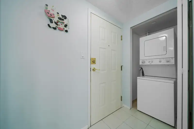 405 13880 101 AVENUE - photo 4 of 15