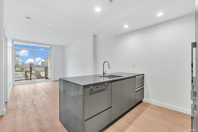 1607 2181 MADISON AVENUE - photo 2 of 25