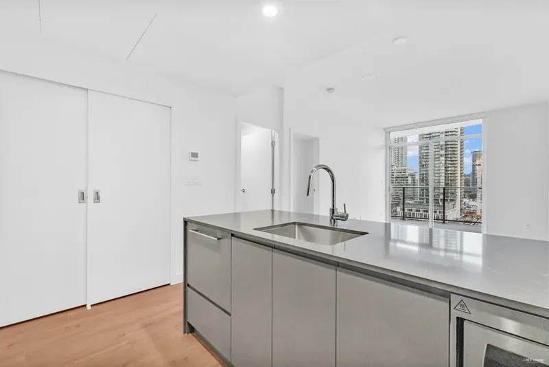 1607 2181 MADISON AVENUE - photo 4 of 25